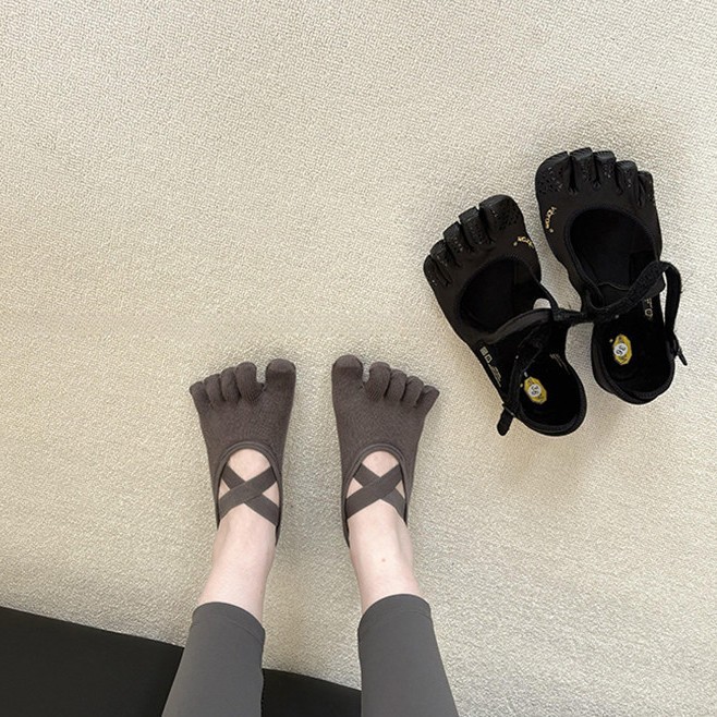 Kadın Çapraz Askılı Beş Parmak - Pilates And Yoga Studio incelemesi ve fiyatı